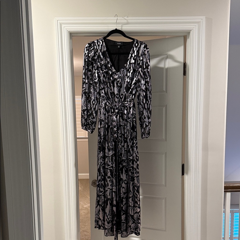 MSK Elegant Black and Silver Patterned Long Sleeve Dress